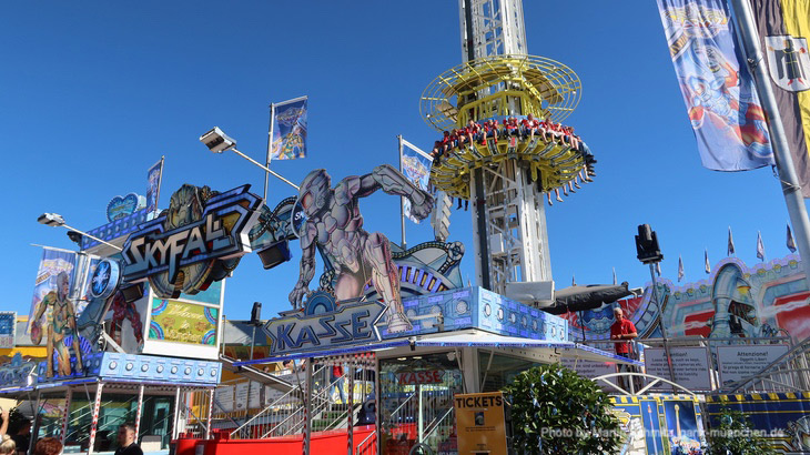 Skyfall - 2025 am neuen Standort in der Straße E (verlängerte Schaustellerstraße) (©Foto: Martin Schmitz)